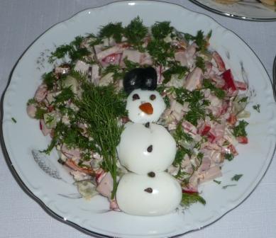 Салат с соленым огурцом