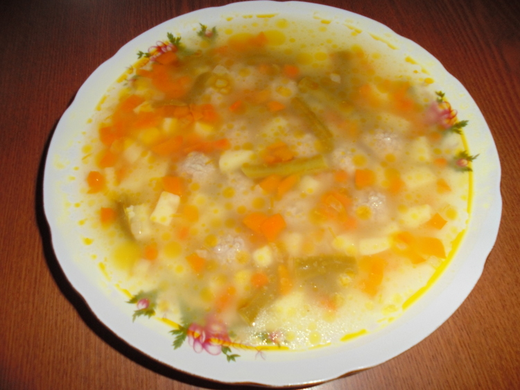 Суп с фрикадельками,овощами и пшеном