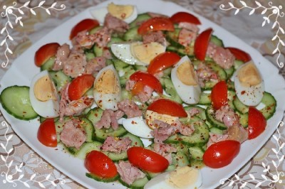 Салат с тунцом, огурцом и яйцом : Салаты