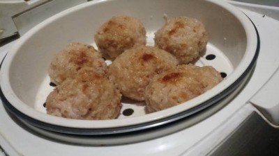 Паровые котлеты из бедра индейки. Индюшиные котлеты на пару в мультиварке. Паровые котлеты из индейки в мультиварке. Котлеты паровые подача. Котлеты индейка на пару.