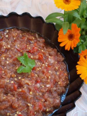 Икра из баклажан домашний рецепт. Икра из баклажанов сырая. Сад и огород икра баклажановая. Сырная икра. Икра из баклажан при гастрите.