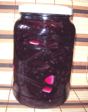 Маринованные свекольные черешки. Свекольная черешки. Консервирование стеблей свеклы. Маринованные свекольные черешки. Свекольная ботва.